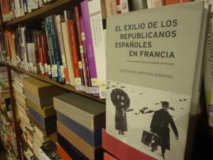 El libro de Geneviève Dreyfus-Armand, en la Biblioteca de la Casa de la MemoriaLa Sauceda.