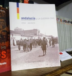 El libro 'Andalucía y la Guerra Civil', en la Biblioteca de la Casa de la Memoria.