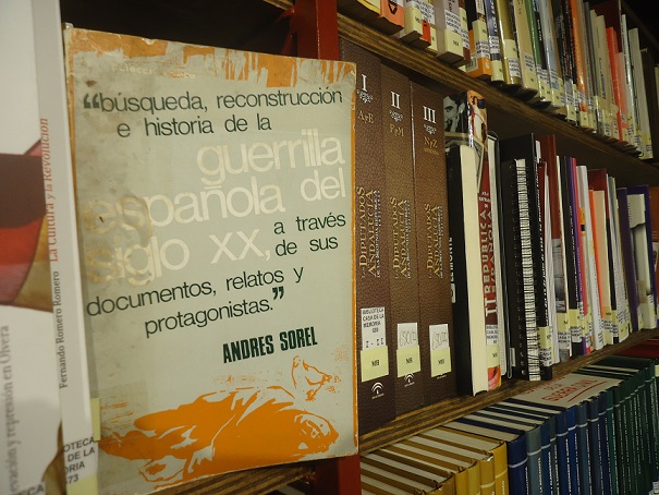 El libro de Andrés Sorel, en la Biblioteca de la Casa de la Memoria.