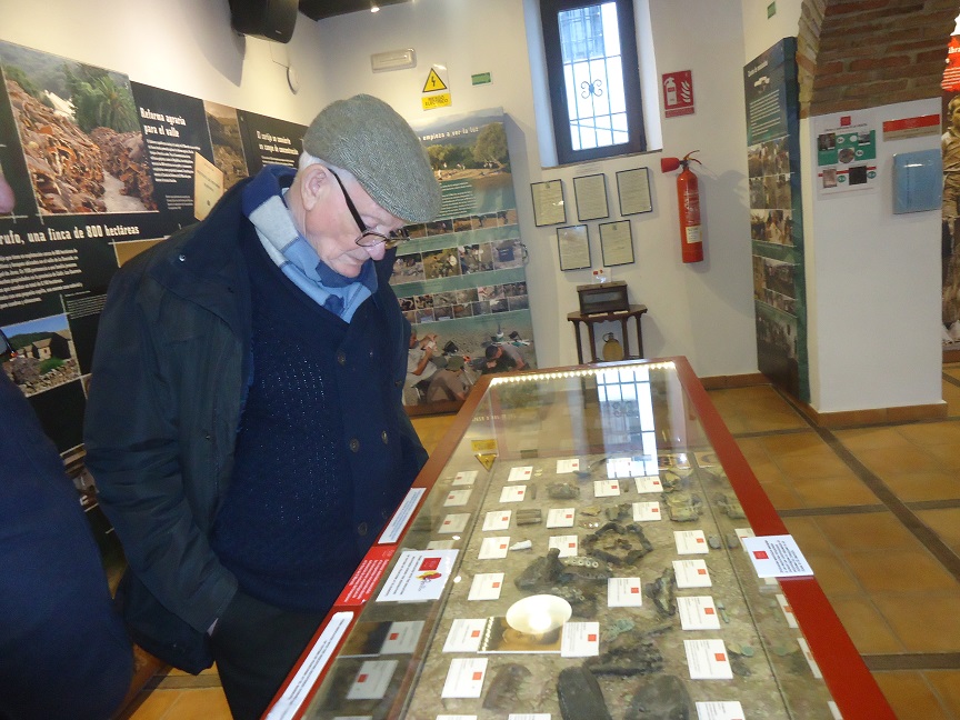 José Netto, durante su visita a la exposición permanente de la Casa de la Memoria La Sauceda.