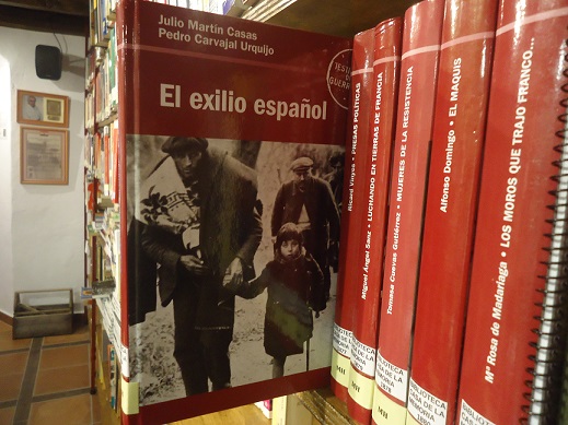 Libro El exilio español (edición de 2005), en la Biblioteca de la Casa de la Memoria.