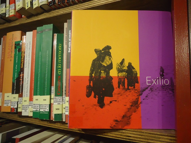 El libro Exilio, en la Biblioteca de la Casa de la Memoria.