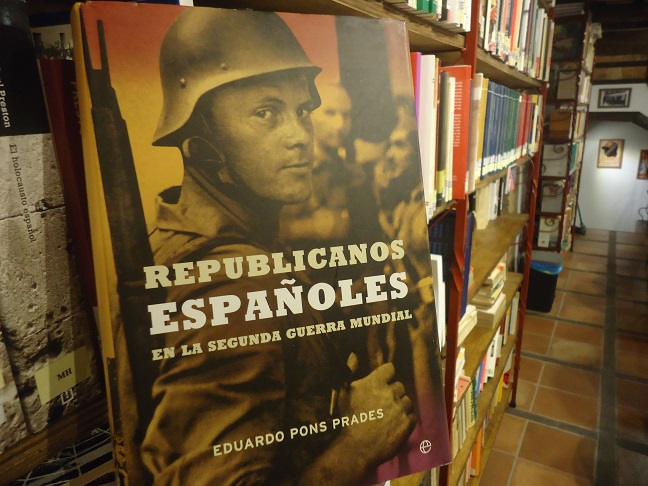 El libro de Pons Prades, en la Biblioteca de la Casa de la Memoria.