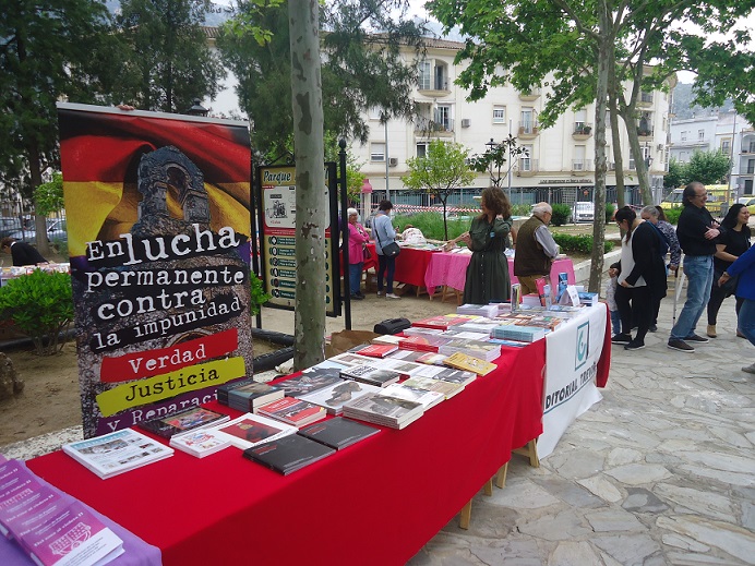 Libros de la Casa de la Memoria en la Feria del Libro de Ubrique el 4 de mayo de 2019.