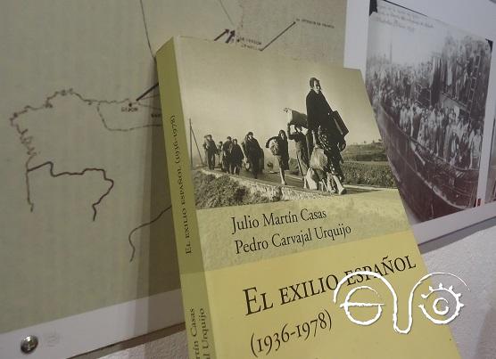 El libro, en la exposición sobre el exilio en el salón de actos de la Casa de la Memoria.