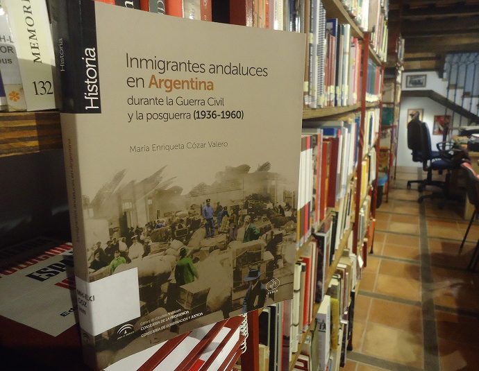 La monografía de Cózar Valero, en la Biblioteca de la Casa de la Memoria.