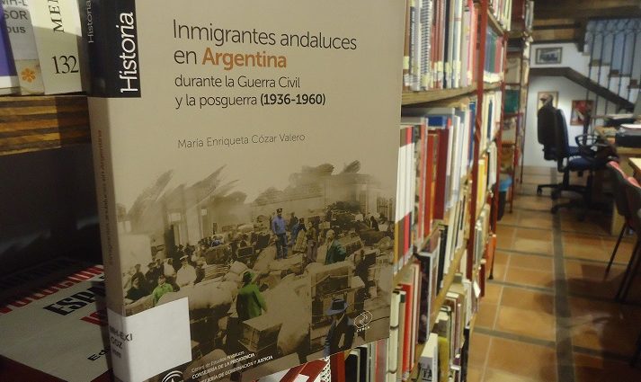 La monografía de Cózar Valero, en la Biblioteca de la Casa de la Memoria.