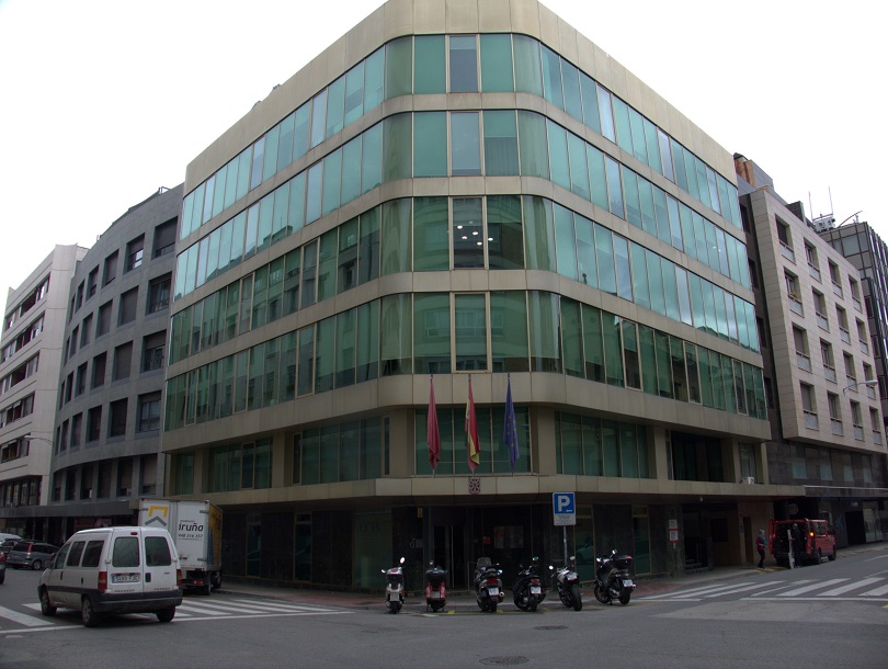 Edificio que alberga el Instituto Navarro de la Memoria, en Pamplona.