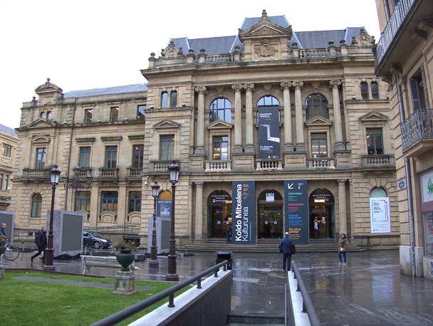 Edificio que alberga la biblioteca de Koldo Mitxelena, en San Sebastián.