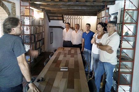 Representantes municipales de Casares y Castellar, con Andrés Rebolledo, presidente del Foro por la Memoria del Campo de Gibraltar.