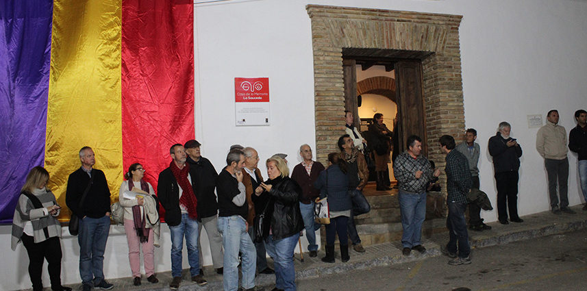 Asistentes a la inauguración.