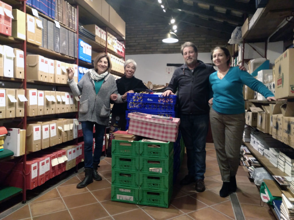 Profesoras de Historia, incorporadas como voluntarias al Archivo de la Casa de la Memoria, con Andrés Rebolledo.