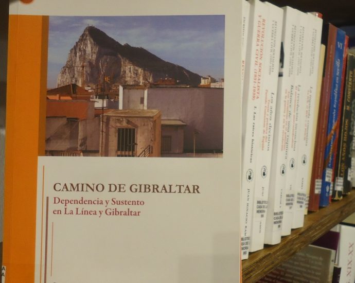 El libro, en la Biblioteca de la Casa de la Memoria.