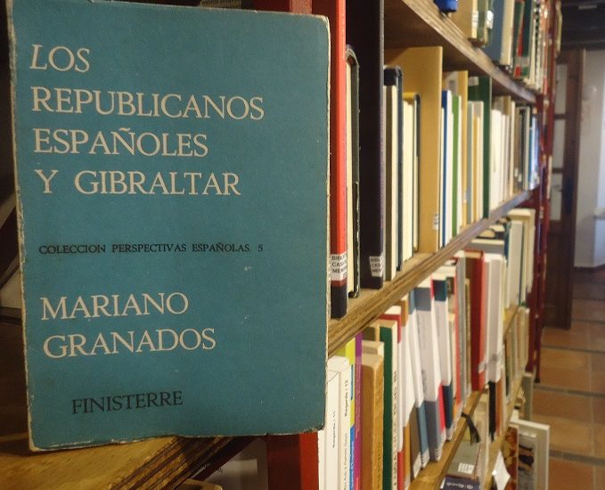 El libro, en la Biblioteca de la Casa de la Memoria.