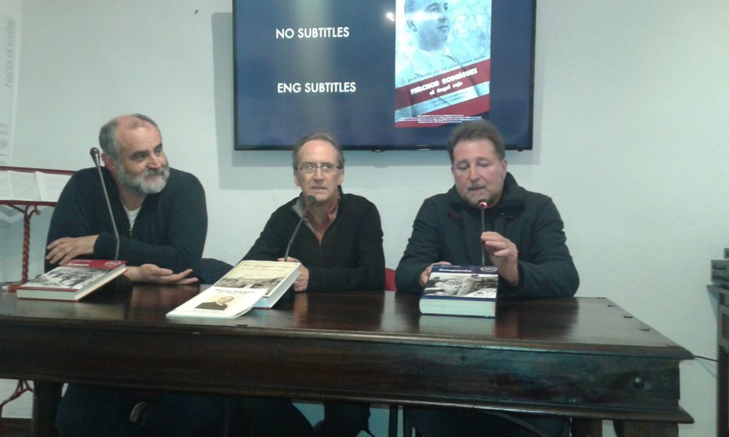 Alfonso Domingo, entre Andrés Rebolledo y Juan León Moriche.