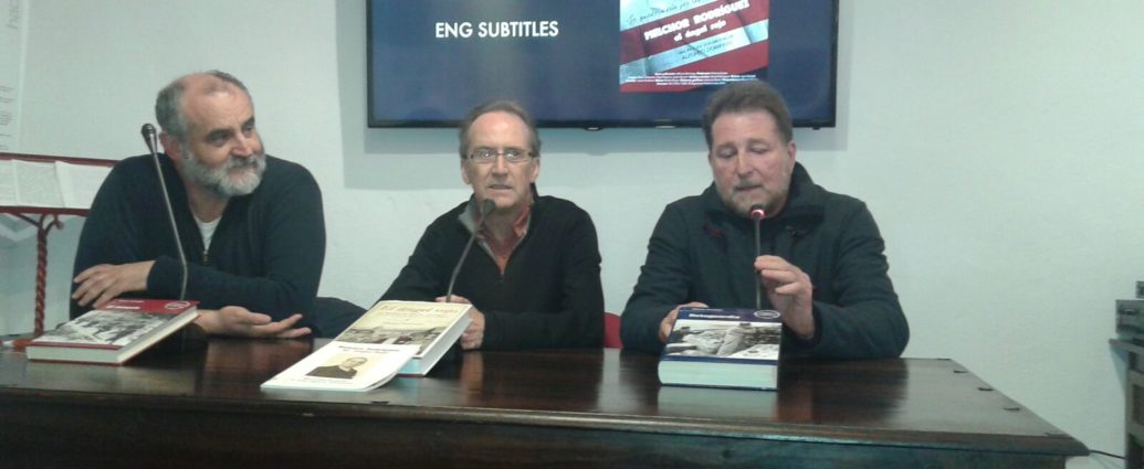 Alfonso Domingo, entre Andrés Rebolledo y Juan León Moriche.