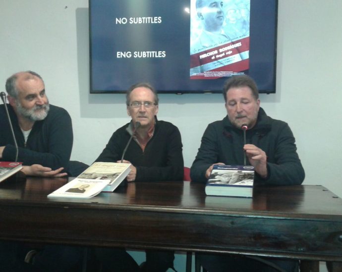 Alfonso Domingo, entre Andrés Rebolledo y Juan León Moriche.