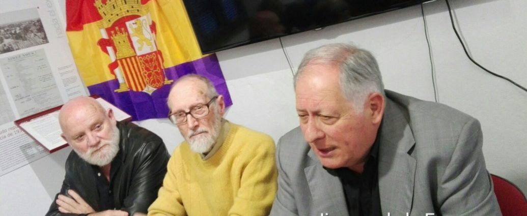 Felipe Alcaraz interviene, junto a Andrés Vázquez de Sola y Juan Gómez García.