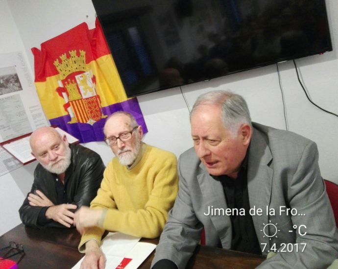 Felipe Alcaraz interviene, junto a Andrés Vázquez de Sola y Juan Gómez García.