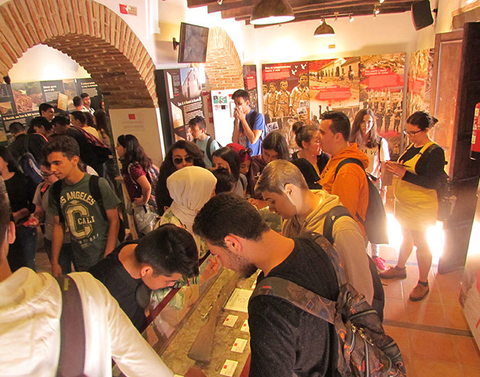 Alumnos del instituto Kursaal de Algeciras, en la Casa de la Memoria.