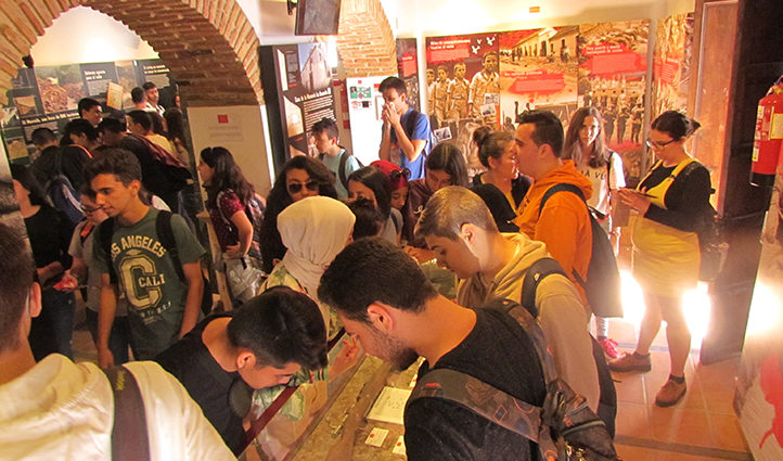 Alumnos del instituto Kursaal de Algeciras, en la Casa de la Memoria.