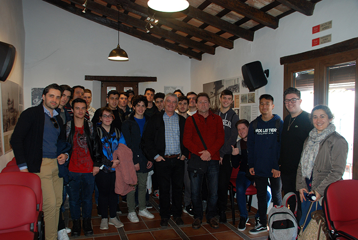 Estudiantes de Gibraltar en la Casa de la Memoria.