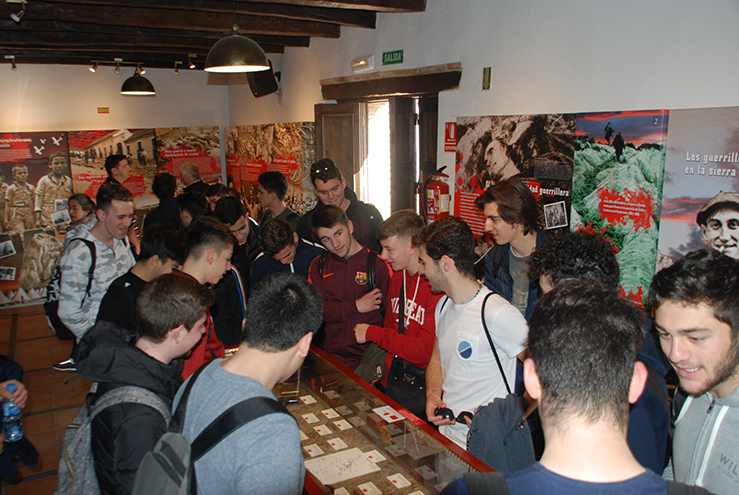 Estudiantes de Gibraltar en la Casa de la Memoria.