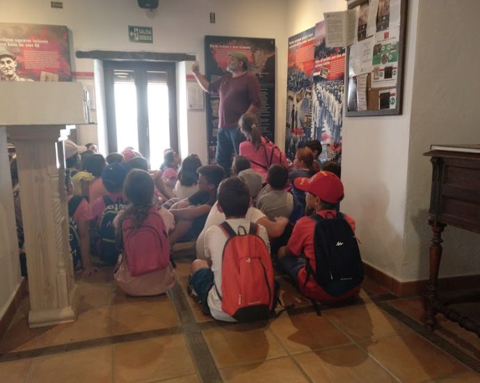 Visita de alumnos de enseñanza primaria de Jimena.