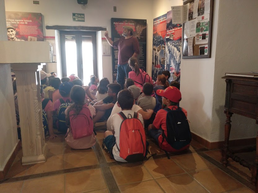 Visita de alumnos de enseñanza primaria de Jimena.