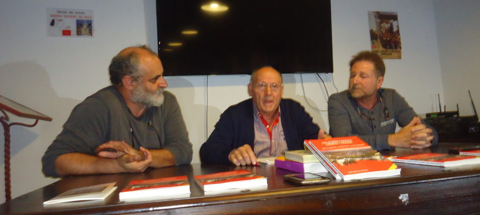 José Ortega, entre Andrés Rebolledo y Juan León Moriche.