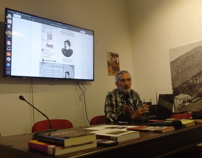 Manuel Almisas, durante la presentación de su libro.