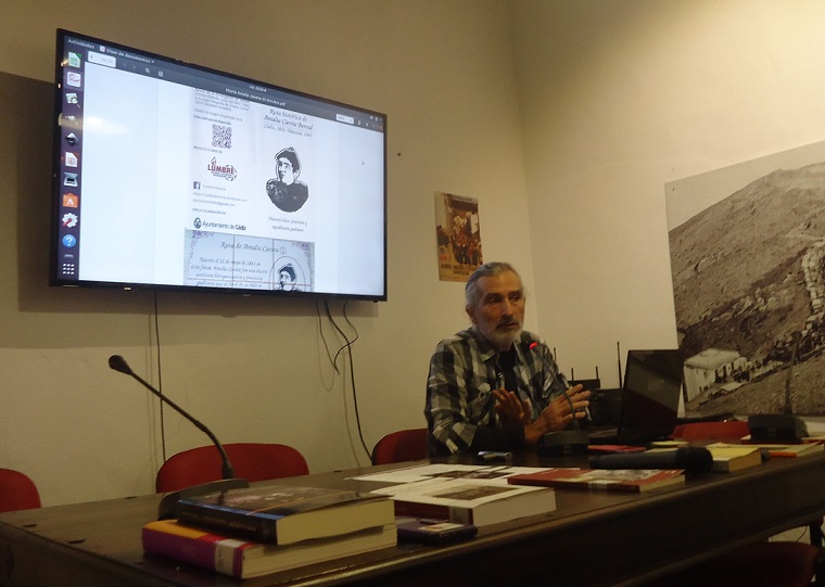 Manuel Almisas, durante la presentación de su libro.