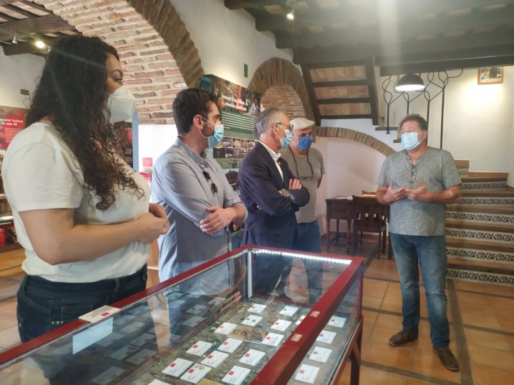 Visita de representantes de la Mancomunidad del Campo de Gibraltar a la Casa de la Memoria.