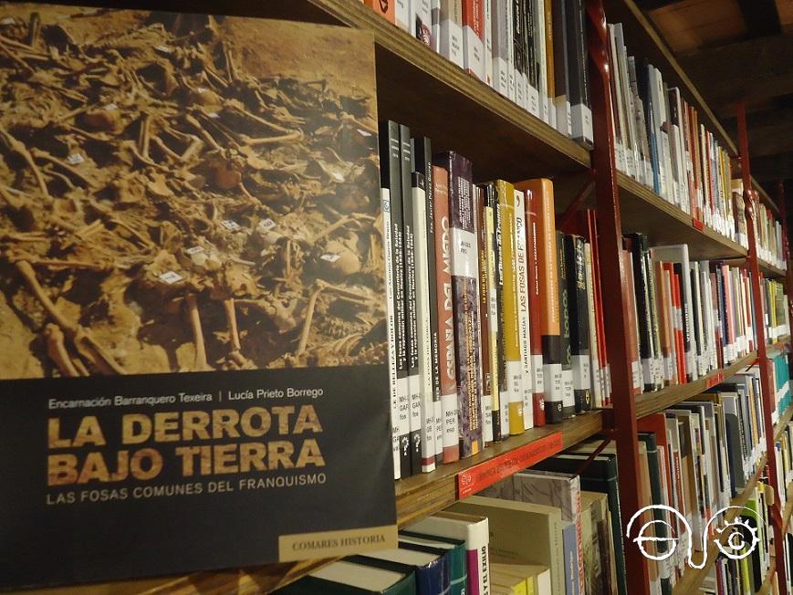 El ejemplar de La derrota bajo tierra, en la Biblioteca de la Casa de la Memoria.