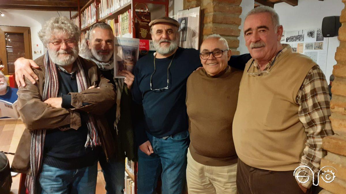 José María Ayala, a la derecha, con otros compañeros del foro por la memoria, al acabar el tercer aniversario de la Casa de la Memoria, en 2019.