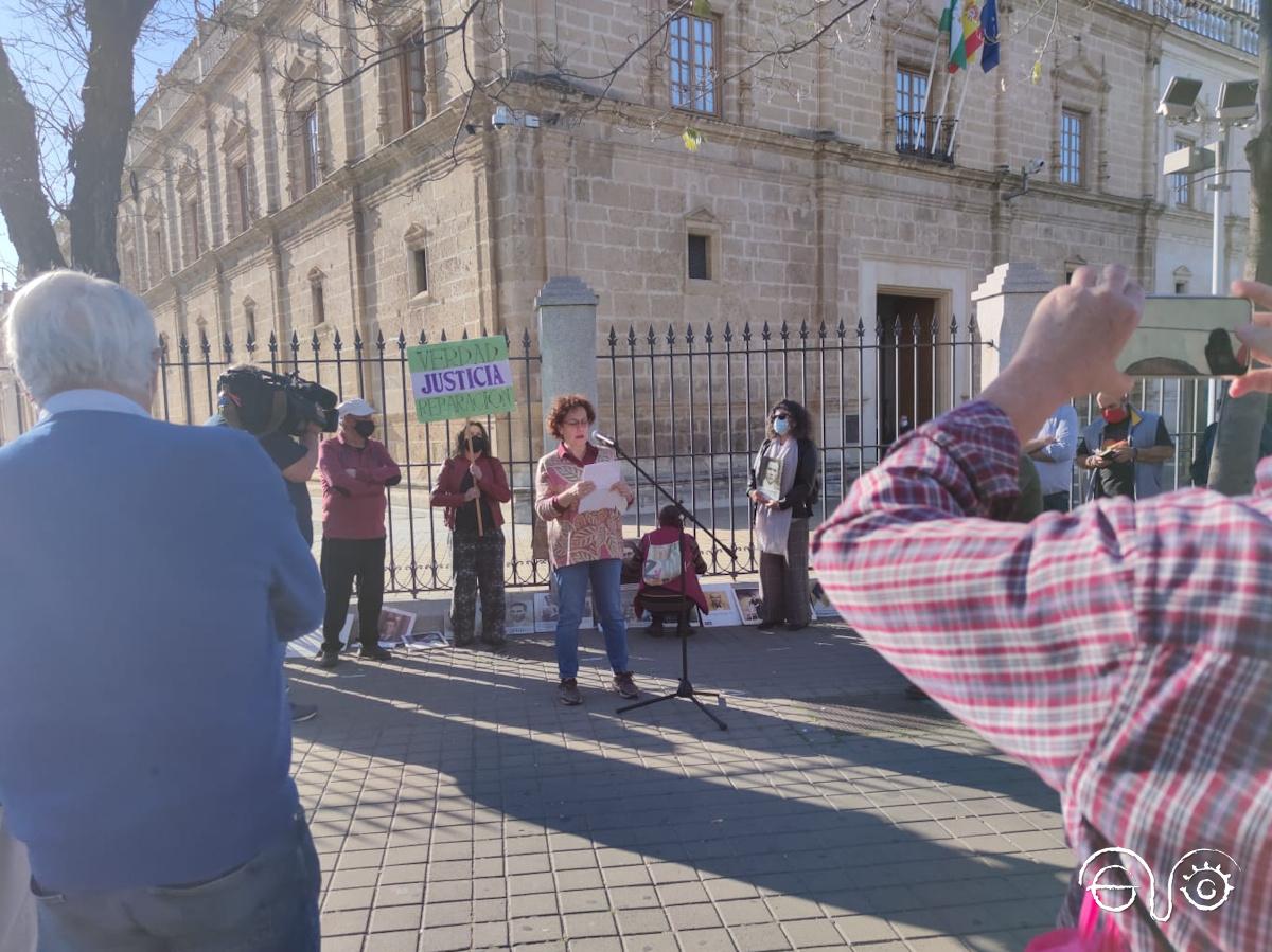 Concentración ante el Parlamento de Andalucía