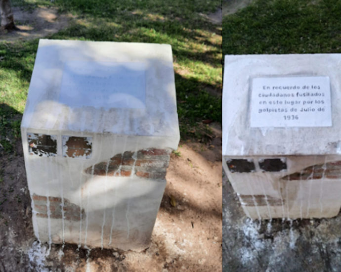 El monolito en memoria de represaliados del franquismo, vandalizado en Cádiz (Foto: La Voz del Sur).
