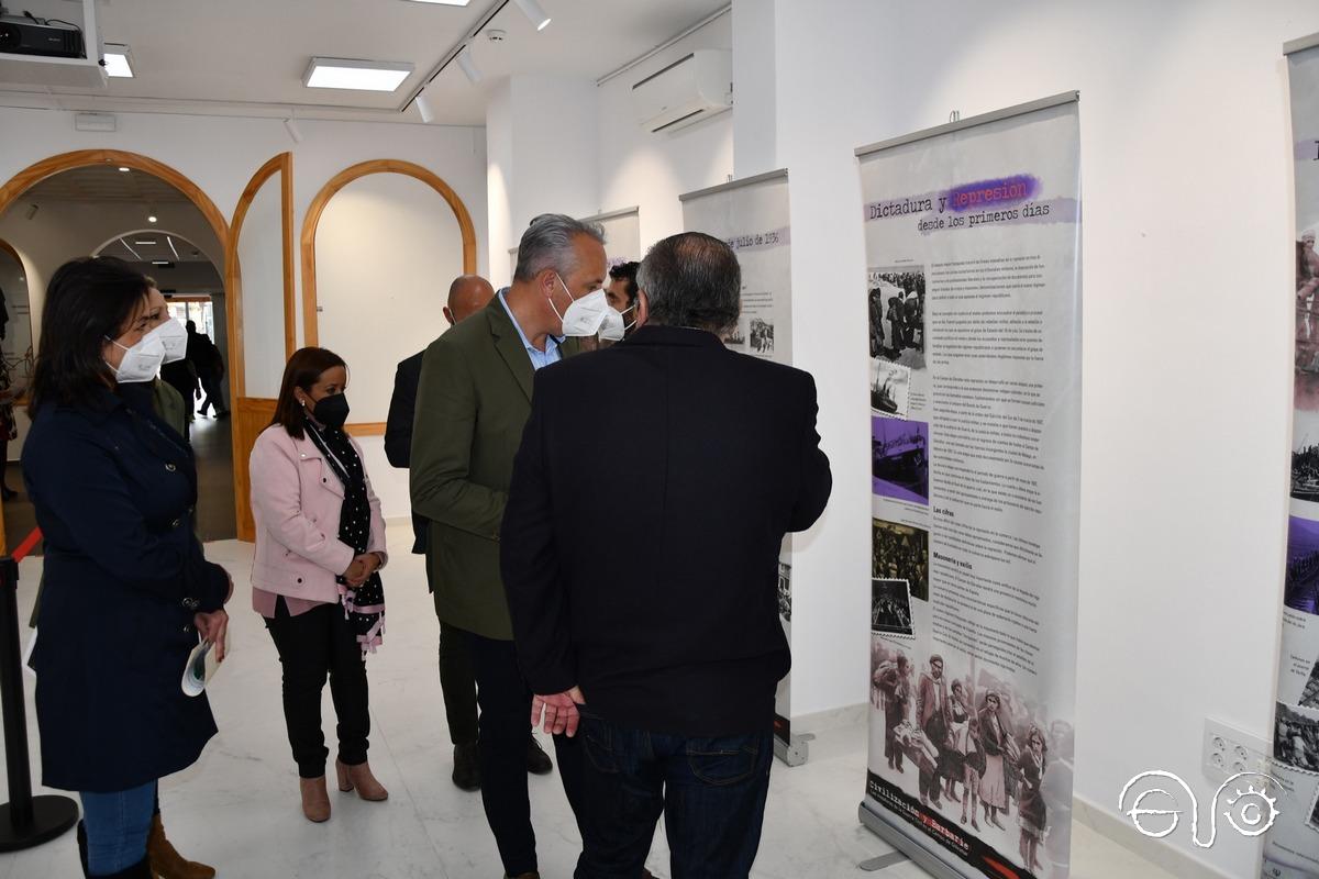 El alcalde y el vicepresidente del Foro, en la exposición.