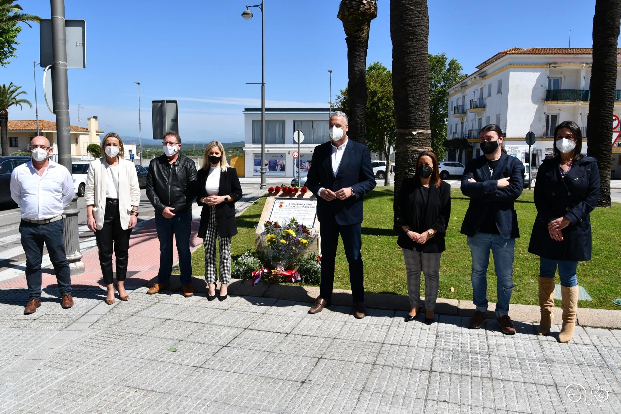 Participantes en el homenaje.