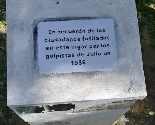 Placa en memoria a los represaliados en Cádiz.