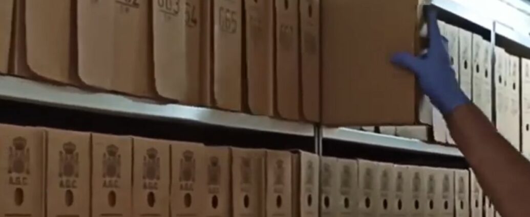 Depósito del Centro Documental de la Memoria Histórica.