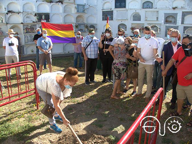 Comienzo simbólico de la exhumación en 2020.