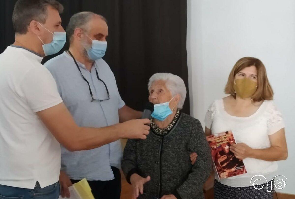 Francisca Saraiba Acedo, vecina de San Pablo, de 94 años, en un momento del acto en el que también se recordó a su padre, José Saraiba Saraiba, que fue asesinado en 1937.