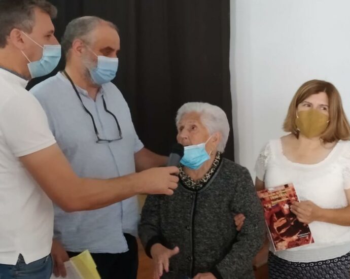 Francisca Saraiba Acedo, vecina de San Pablo, de 94 años, en un momento del acto en el que también se recordó a su padre, José Saraiba Saraiba, que fue asesinado en 1937.