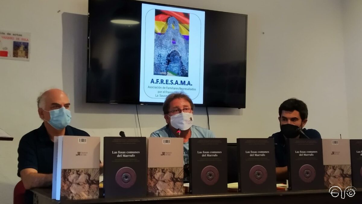 Andrés Rebolledo, entre Jesús Román y Fernando Sígler.