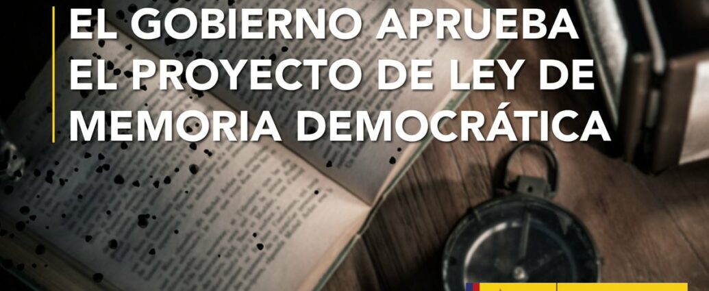Cartel sobre la aprobación del proyecto de ley de Memoria Democrática.