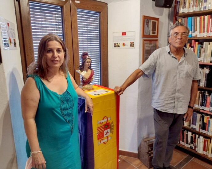 Vanessa Damiano y Antonio Yerga, durante su visita a la Casa de la Memoria La Sauceda.