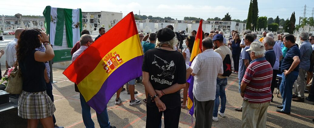 Inauguración como Lugar de Memoria Democrática a la fosa común del Cementerio de Puerto Real (2018).