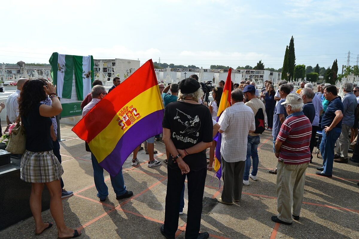 Inauguración como Lugar de Memoria Democrática a la fosa común del Cementerio de Puerto Real (2018).