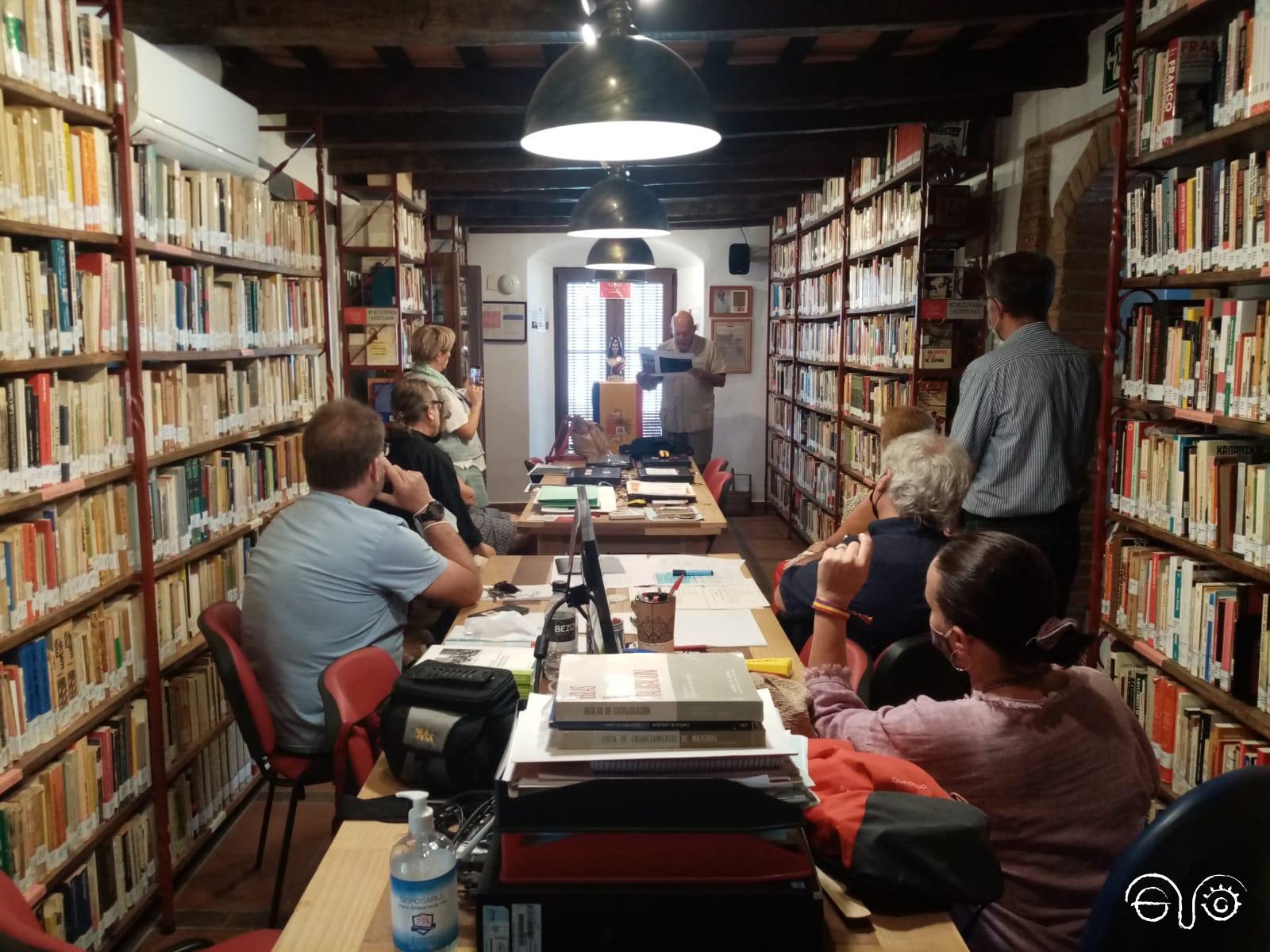 Lectura de poemas en la Biblioteca Javier Núñez Yáñez de la Casa de la Memoria.